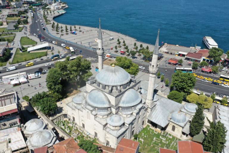 Üsküdar Mihrimah Sultan Camii: Işığın ve Zarafetin Buluştuğu Yer