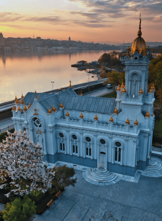 Balat’ın Demir Mucizesi: Sveti Stefan Kilisesi (Demir Kilise) Hakkında Bilmeniz Gereken Her Şey