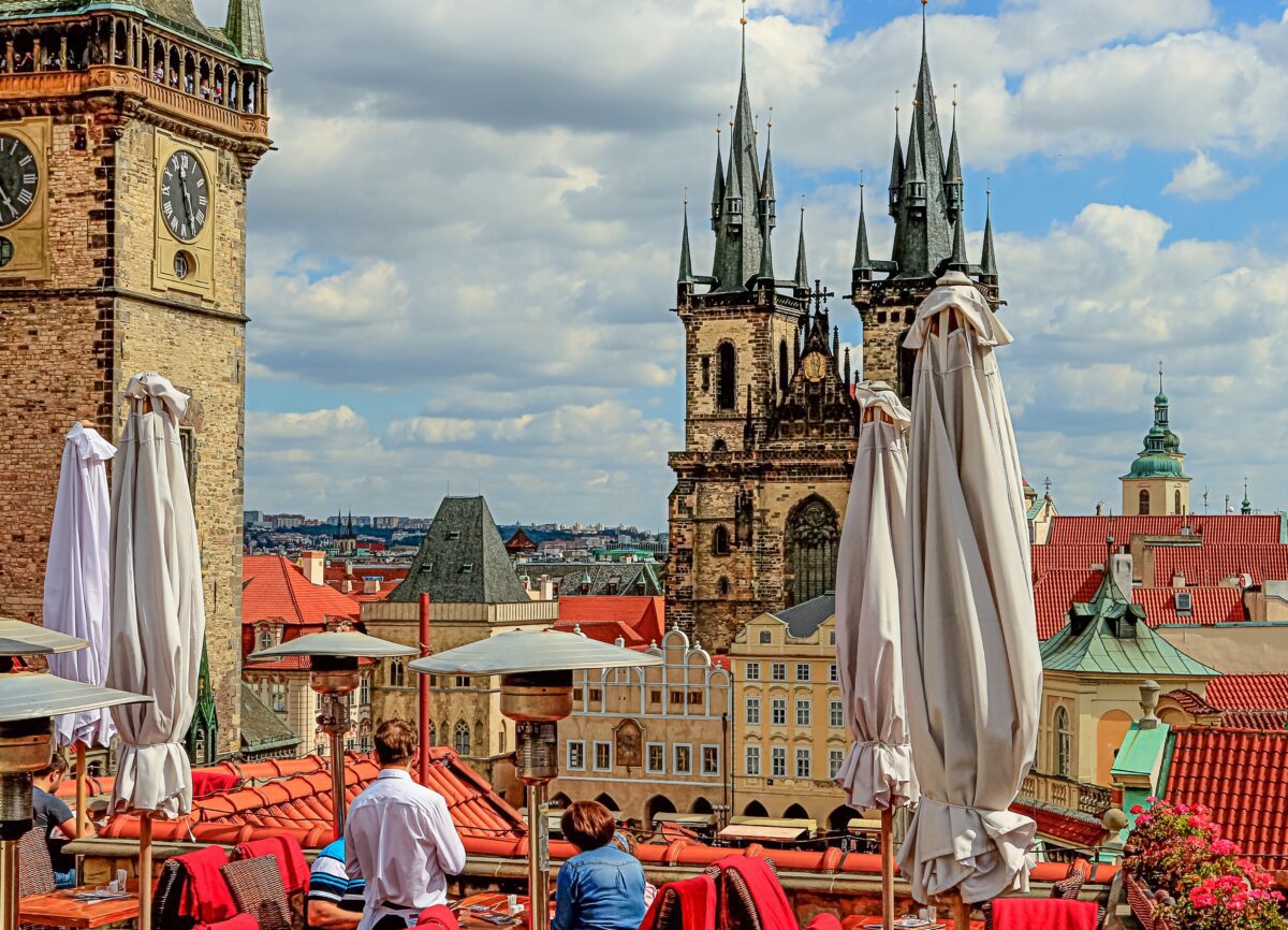 Prag’da Nerede Ne Yenir? En İyi Restoranlar ve Yerel Lezzetler Rehberi